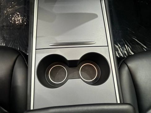 Used 2021 Tesla Model Y Long Range AWD/4WD image 26