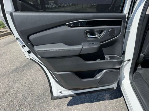 Used 2025 Honda Pilot Touring image 33