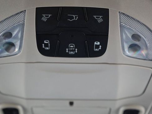 Used 2022 Chrysler Pacifica Limited FWD image 38