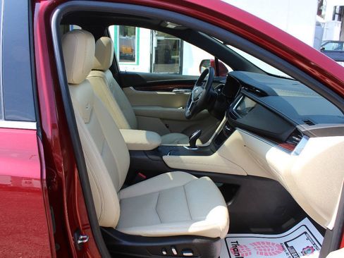 Used 2017 Cadillac XT5 Luxury w/ Advanced Security Package AWD/4WD image 25