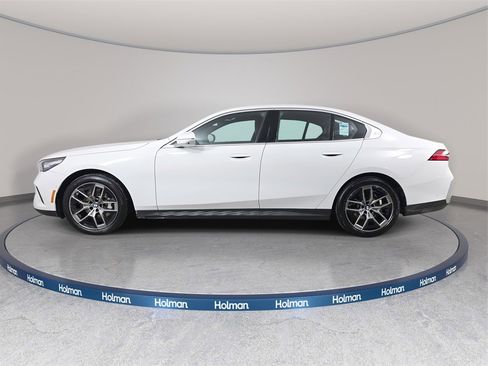 Used 2026 BMW 530i xDrive w/ Premium Package image 9