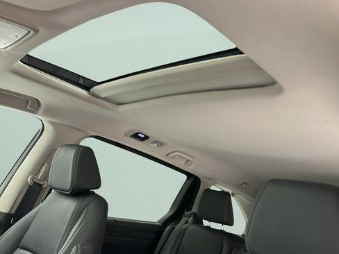 Used 2025 Honda Odyssey EX-L image 16