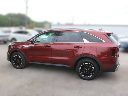 Certified 2025 Kia Sorento S FWD image 12