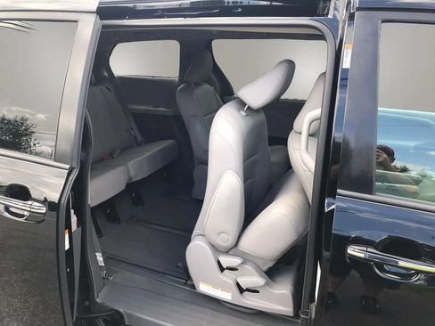 Used 2019 Toyota Sienna XLE AWD/4WD image 51