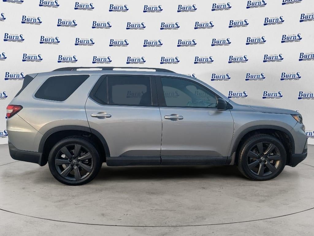 Used 2025 Honda Pilot Sport image 2