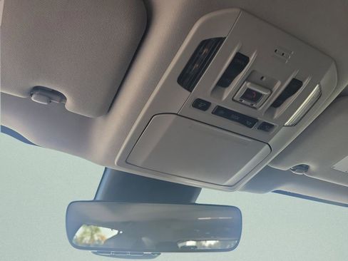 Used 2022 Toyota Highlander Limited image 12