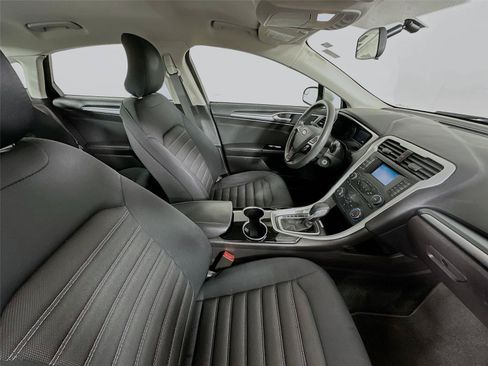 Used 2015 Ford Fusion SE FWD image 26