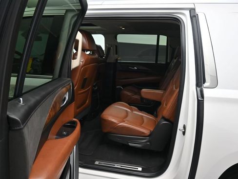 Used 2019 Cadillac Escalade ESV Luxury AWD/4WD image 33