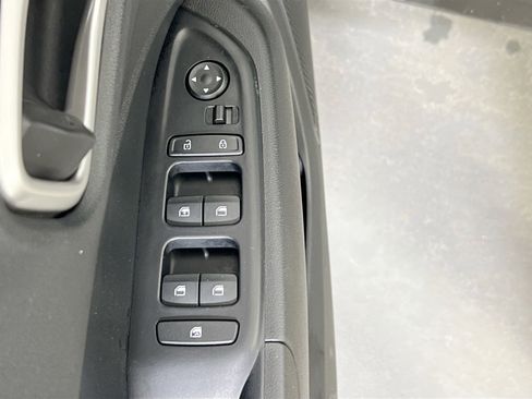 Used 2023 Hyundai Venue SE image 17