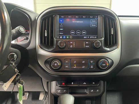 Used 2022 Chevrolet Colorado LT w/ LT Convenience Package image 16