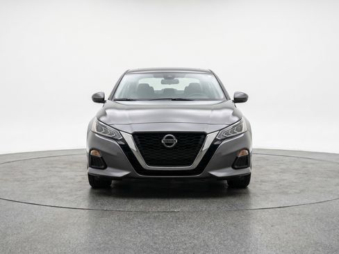 Used 2025 Nissan Altima 2.5 SV FWD image 2