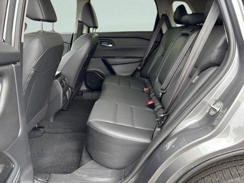 Used 2025 Nissan Rogue SV w/ SV Premium Package image 24