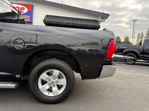Used 2017 RAM 1500 Classic SLT RWD image 10