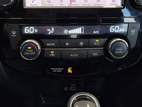 Used 2018 Nissan Rogue SV w/ Premium Package FWD image 18