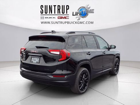 Used 2024 GMC Terrain SLE w/ Driver Convenience Package image 3