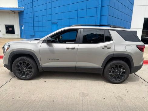 Used 2026 GMC Terrain Elevation w/ Elevation Premium Package FWD image 8
