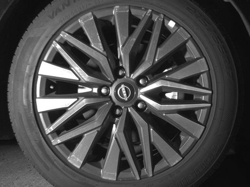 Used 2025 Nissan Altima 2.5 SV image 13