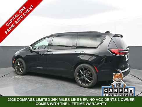 Used 2025 Chrysler Pacifica Limited FWD image 4