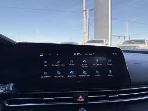 Used 2024 Hyundai Elantra SEL w/ Convenience Package image 15