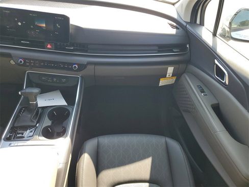 New 2026 Kia Carnival EX image 27