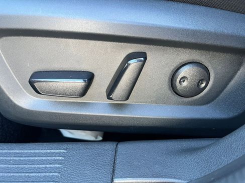 Used 2025 Nissan Rogue SV FWD image 22