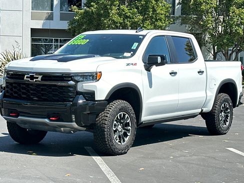 Used 2025 Chevrolet Silverado 1500 ZR2 w/ Technology Package image 8