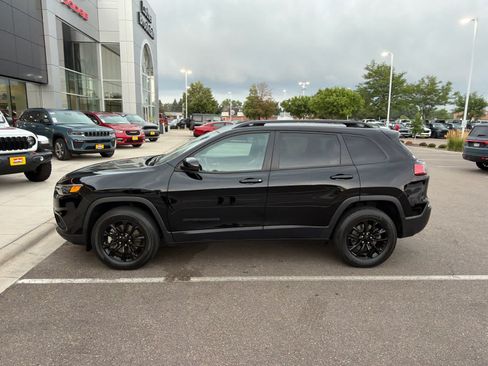 Used 2023 Jeep Cherokee Altitude Lux AWD/4WD image 5