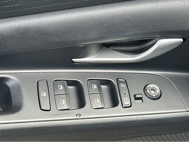 Used 2021 Hyundai Elantra SE FWD image 23