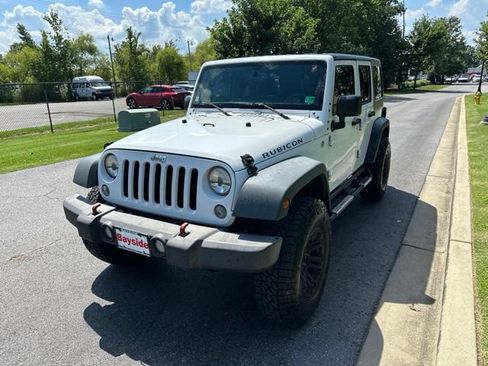 Used 2015 Jeep Wrangler Unlimited Rubicon AWD/4WD image 4