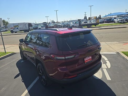 New 2025 Jeep Grand Cherokee L Altitude image 17