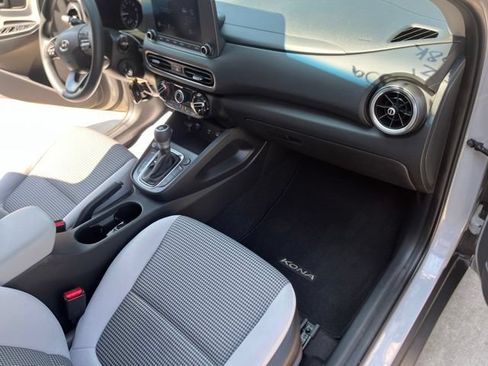 Used 2022 Hyundai Kona SE FWD image 16