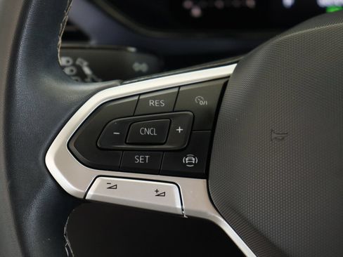 Certified 2022 Volkswagen Taos SE FWD image 12