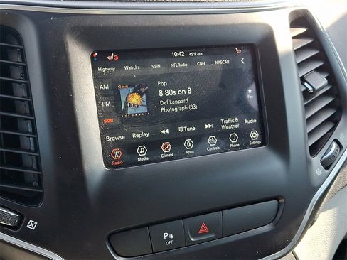 Used 2020 Jeep Cherokee Latitude Plus w/ Cold Weather Group image 16