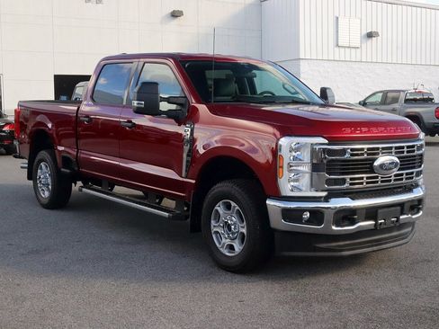 Used 2025 Ford F250 XLT image 3