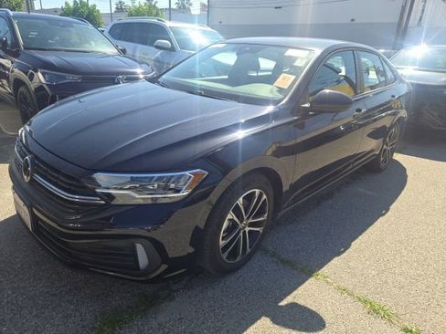 Used 2024 Volkswagen Jetta Sport image 2