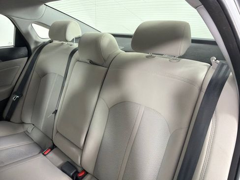 Used 2015 Hyundai Sonata SE w/ Option Group 02 image 17
