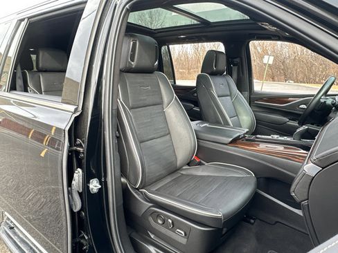 Used 2023 Cadillac Escalade ESV Premium Luxury image 37