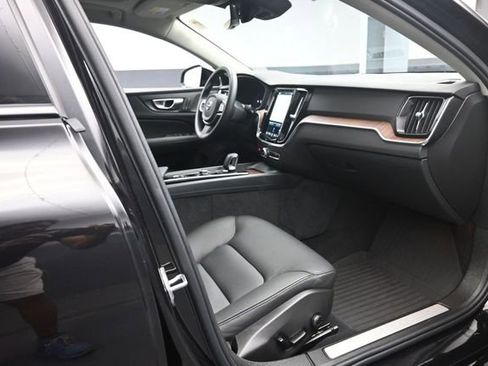 Certified 2025 Volvo S60 B5 Plus AWD/4WD image 26