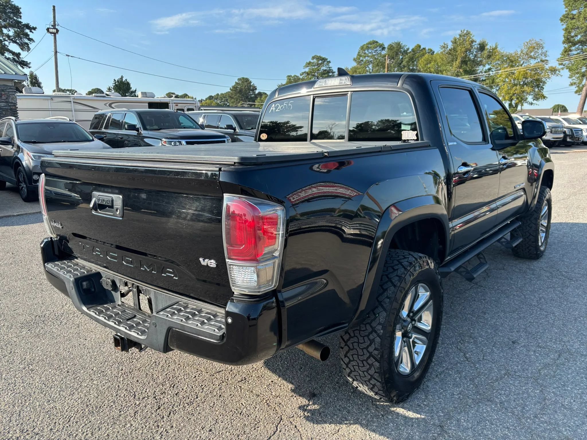 Used 2016 Toyota Tacoma Limited w/ Towing Package AWD/4WD image 5