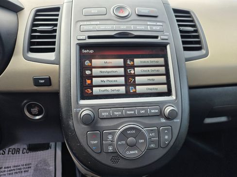 Used 2013 Kia Soul ! w/ Premium Pkg image 17