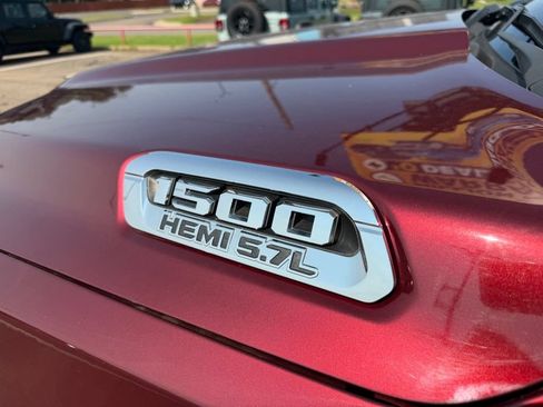 Used 2019 RAM 1500 Laramie AWD/4WD image 11