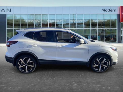 Used 2022 Nissan Rogue Sport SL w/ Premium Package image 4