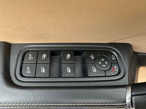 Certified 2023 Porsche Cayenne S AWD/4WD image 18