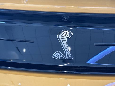 Used 2022 Ford Mustang Shelby GT500 w/ Technology Package RWD image 18