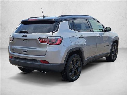 Used 2019 Jeep Compass Latitude FWD image 5