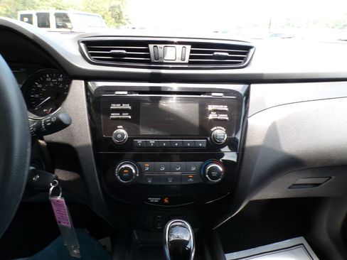 Used 2017 Nissan Rogue Sport S w/ S Appearance Package AWD/4WD image 25