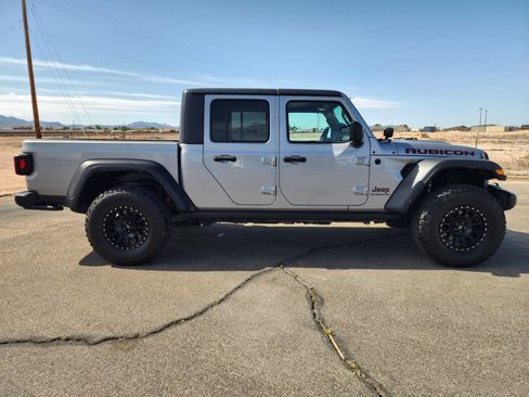 Used 2021 Jeep Gladiator Rubicon AWD/4WD image 4