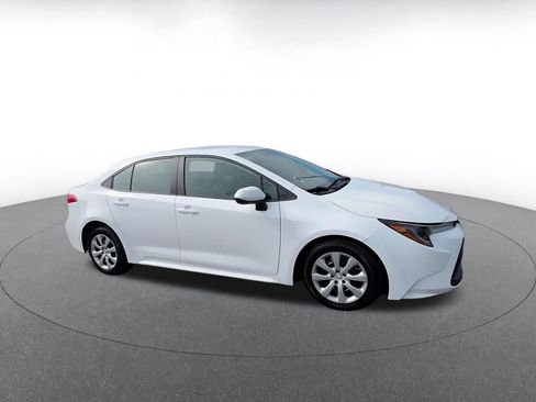 Used 2023 Toyota Corolla LE image 2