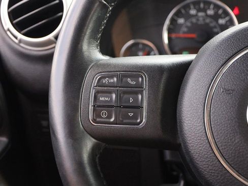 Used 2016 Jeep Wrangler Rubicon w/ Power Convenience Group AWD/4WD image 10