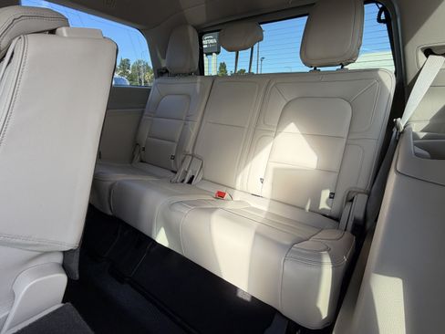 Used 2019 Lincoln Navigator Select w/ Technology Package RWD image 21